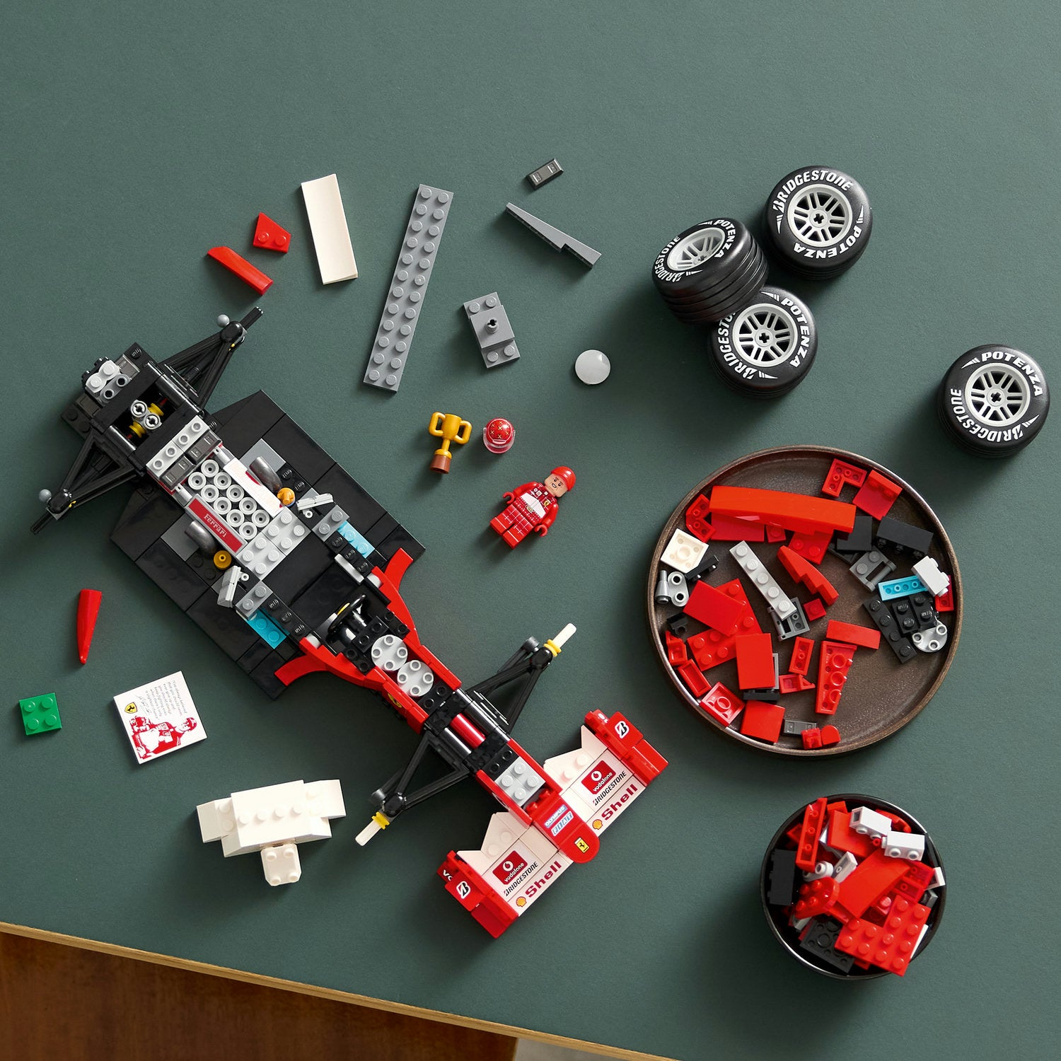 LEGO Icons - Ferrari F2004 et Michael Schumacher 11375
