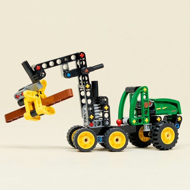 LEGO Technic - Abatteuse à roues John Deere 1470H 42218