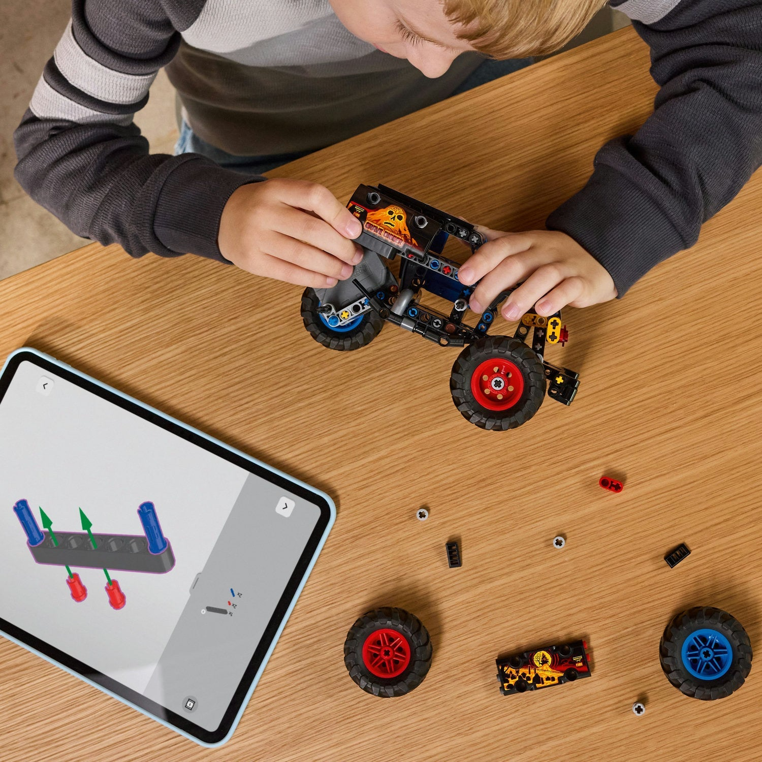 LEGO Technic - Monster Jam™ Grave Digger™ Feu et Glace 42219