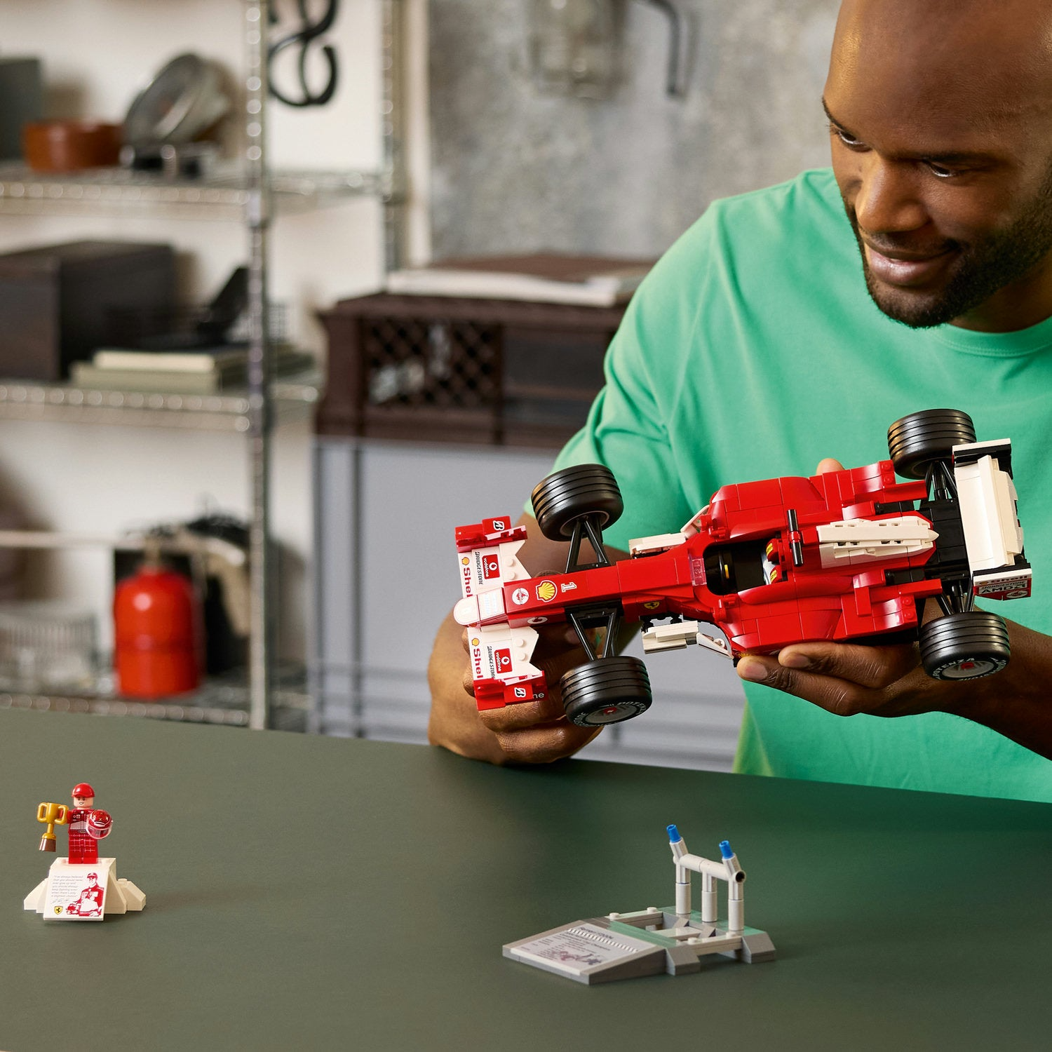 LEGO Icons - Ferrari F2004 et Michael Schumacher 11375