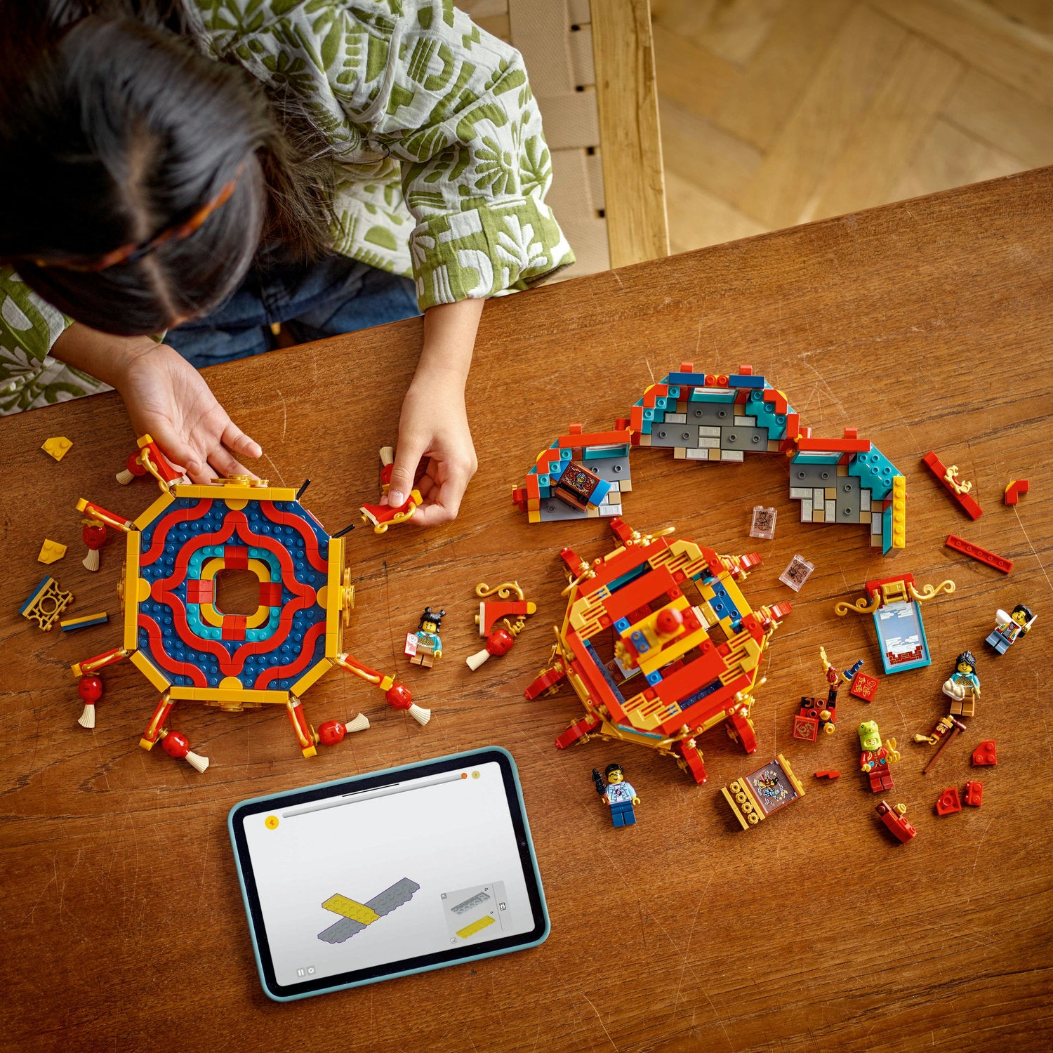 LEGO Trotting Lantern 80116