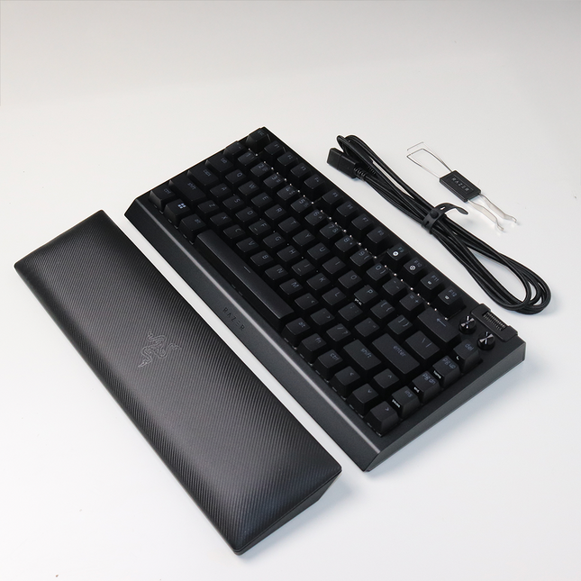 Razer BlackWidow V4 75% US (Razer Renewed)