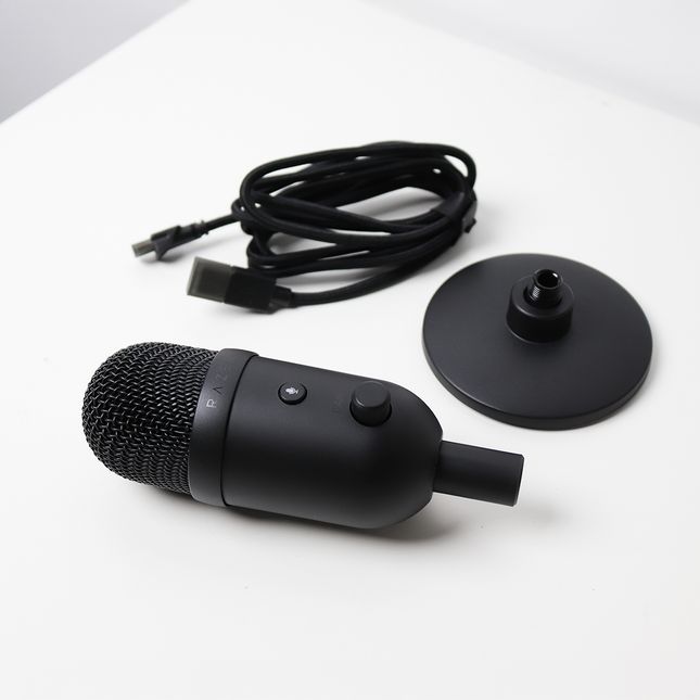 Razer Seiren V2X USB Microphone (Razer Renewed)