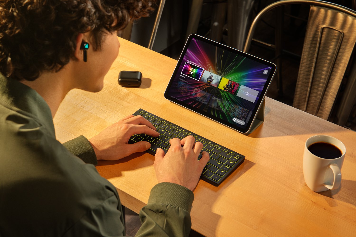 Razer Joro Portable Wireless Gaming Keyboard (Razer Renewed)