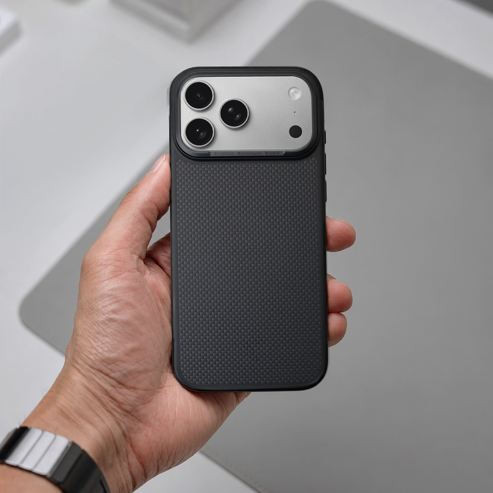 Aramid Fiber Weave Pattern - iPhone 17 Pro Max